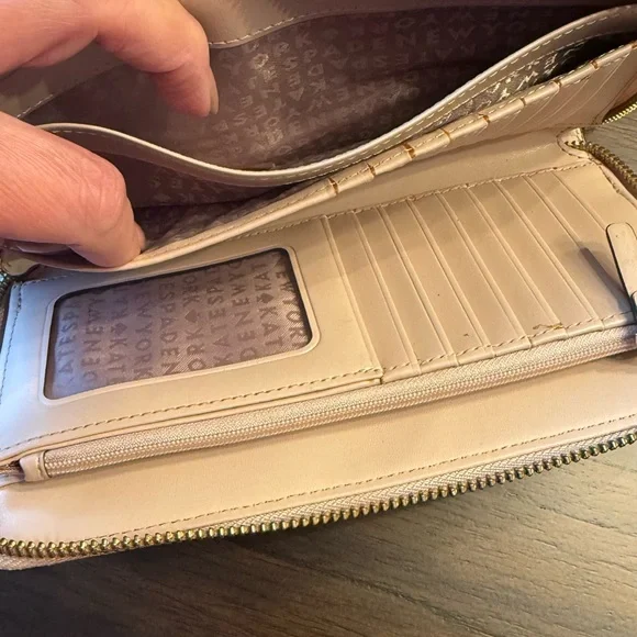 Michael Kors Cream wallet - Picture 3 of 6